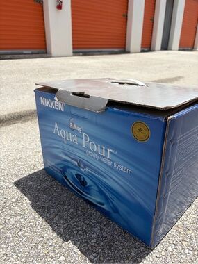 Nikken PiMag Aqua Pour Gravity Water System - Blue